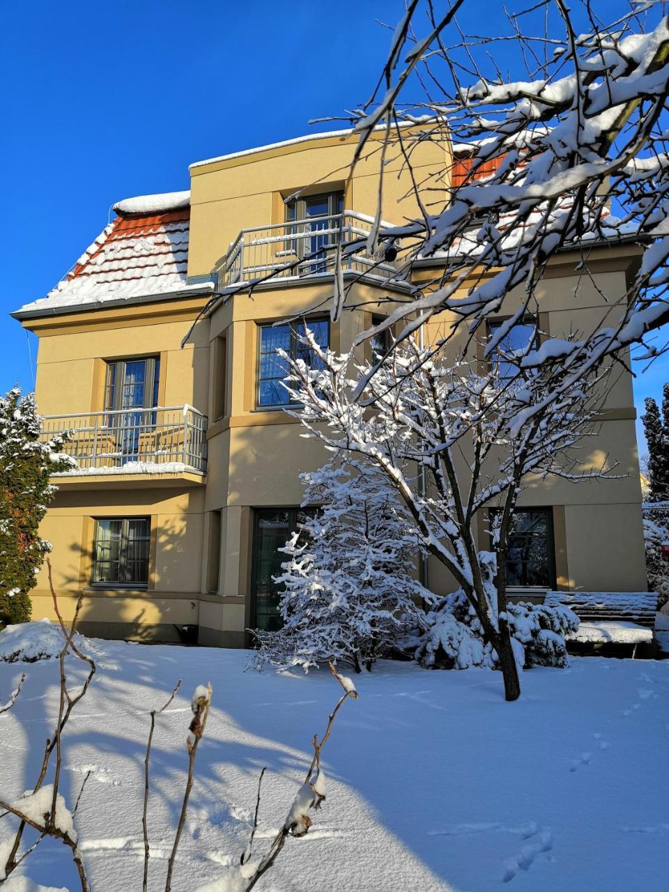 Vila Krocinka Praag Buitenkant foto